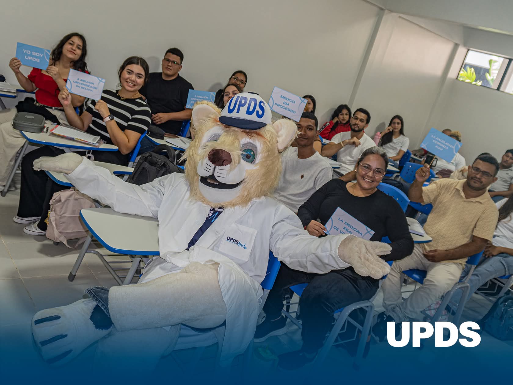 Mascota de UPDS en la entrada del campus de Cobija